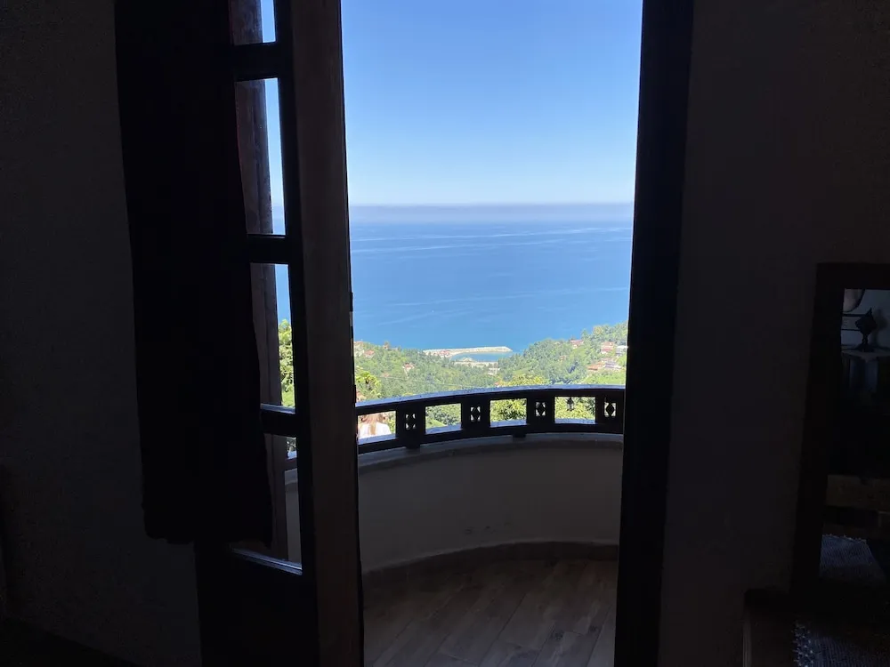Tek Büyük veya İki Ayrı Yataklı Oda, Deniz Manzaralı