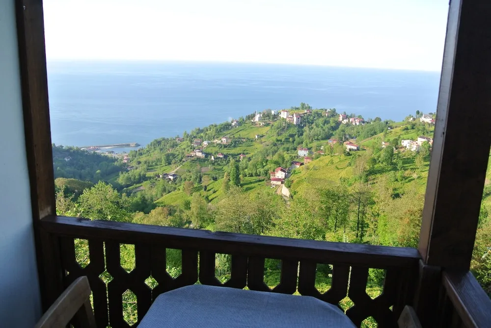 Tek Büyük veya İki Ayrı Yataklı Oda, Deniz Manzaralı