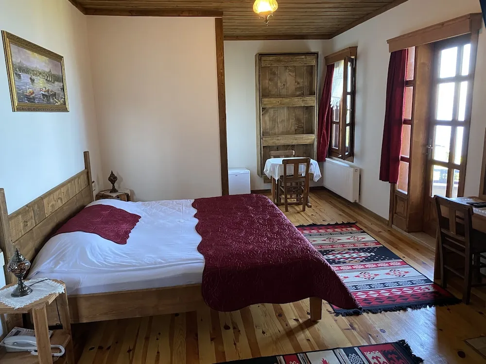 Tek Büyük veya İki Ayrı Yataklı Oda, Deniz Manzaralı