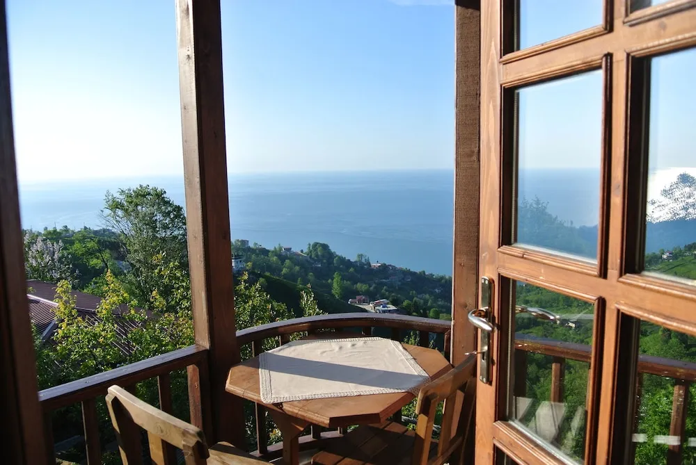 Tek Büyük veya İki Ayrı Yataklı Oda, Deniz Manzaralı
