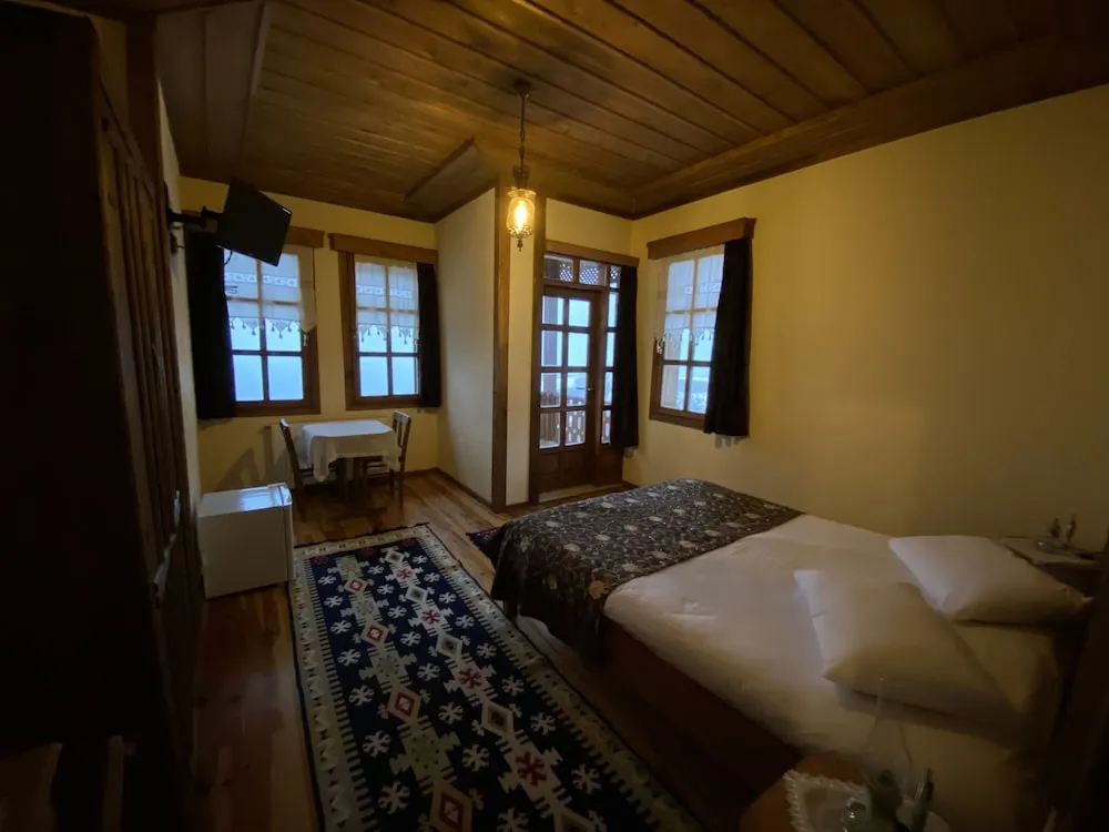 Tek Büyük veya İki Ayrı Yataklı Oda, Deniz Manzaralı