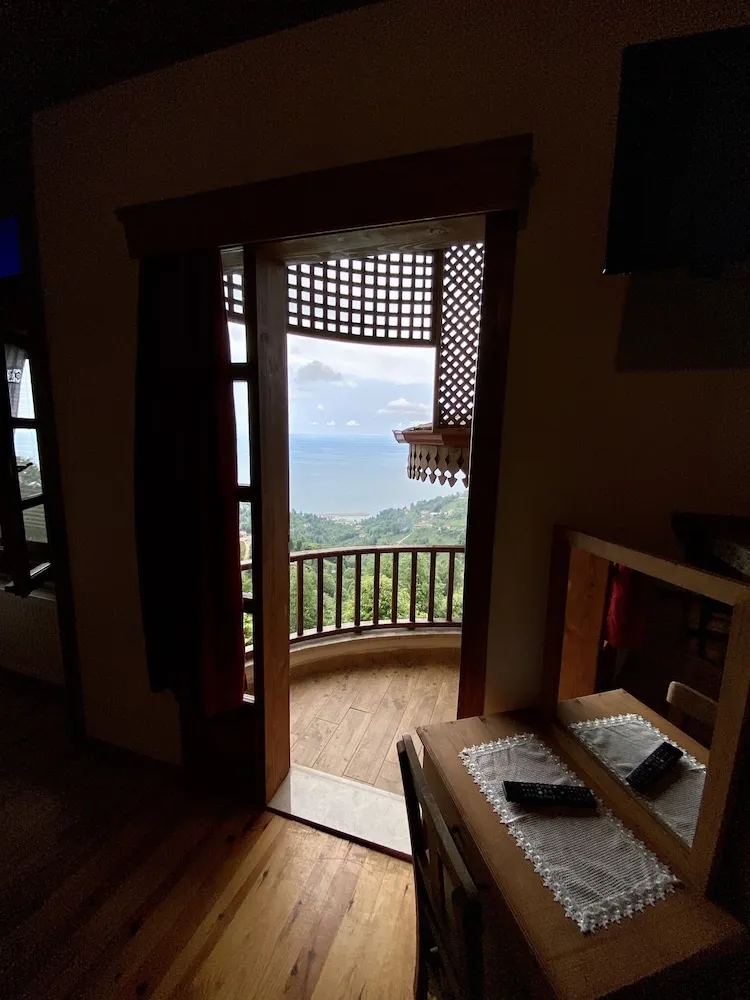 Tek Büyük veya İki Ayrı Yataklı Oda, Deniz Manzaralı