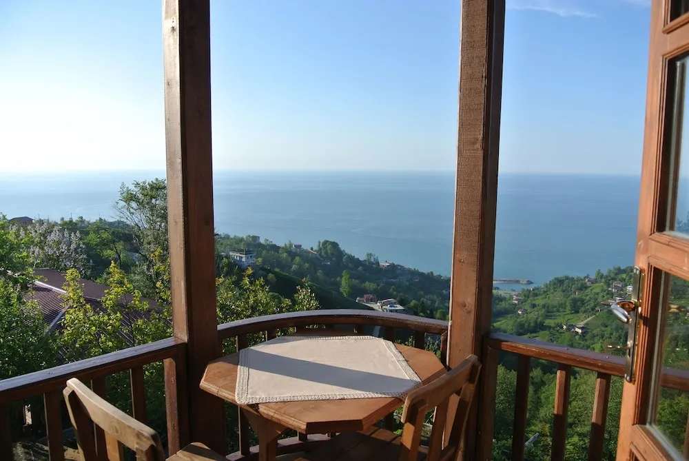 Tek Büyük veya İki Ayrı Yataklı Oda, Deniz Manzaralı