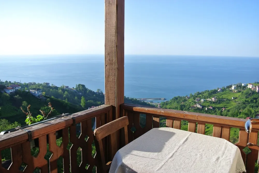 Tek Büyük veya İki Ayrı Yataklı Oda, Deniz Manzaralı