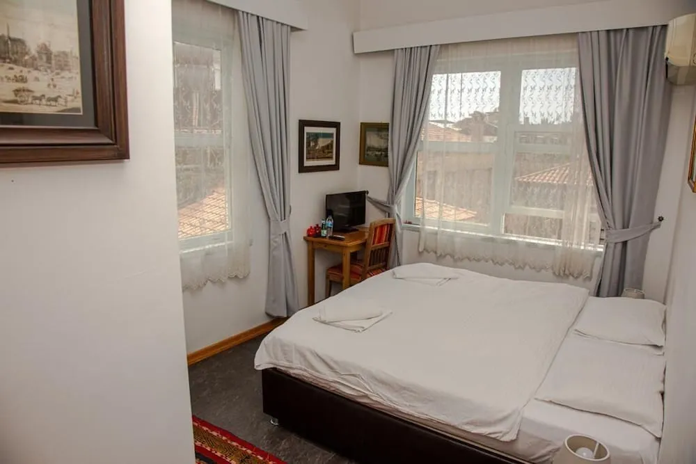 Tek Büyük veya İki Ayrı Yataklı Oda, Deniz Manzaralı