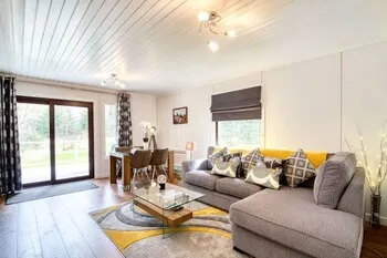 Otter Lodge With Mountain View