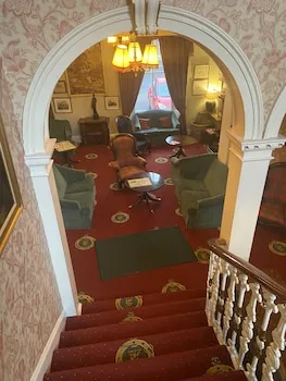 Lovat Arms Hotel
