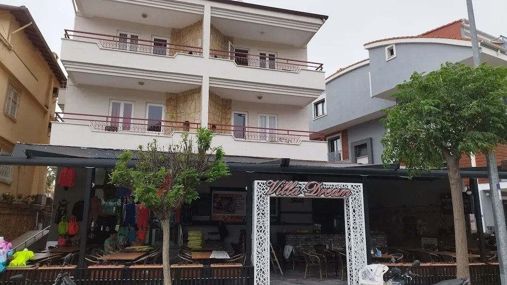 Konaklama yerinin ön cephesi