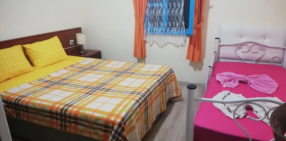 Classic Tek Büyük veya İki Ayrı Yataklı Oda