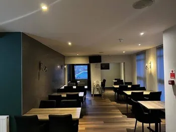 Crown Court Hotel & Bar.