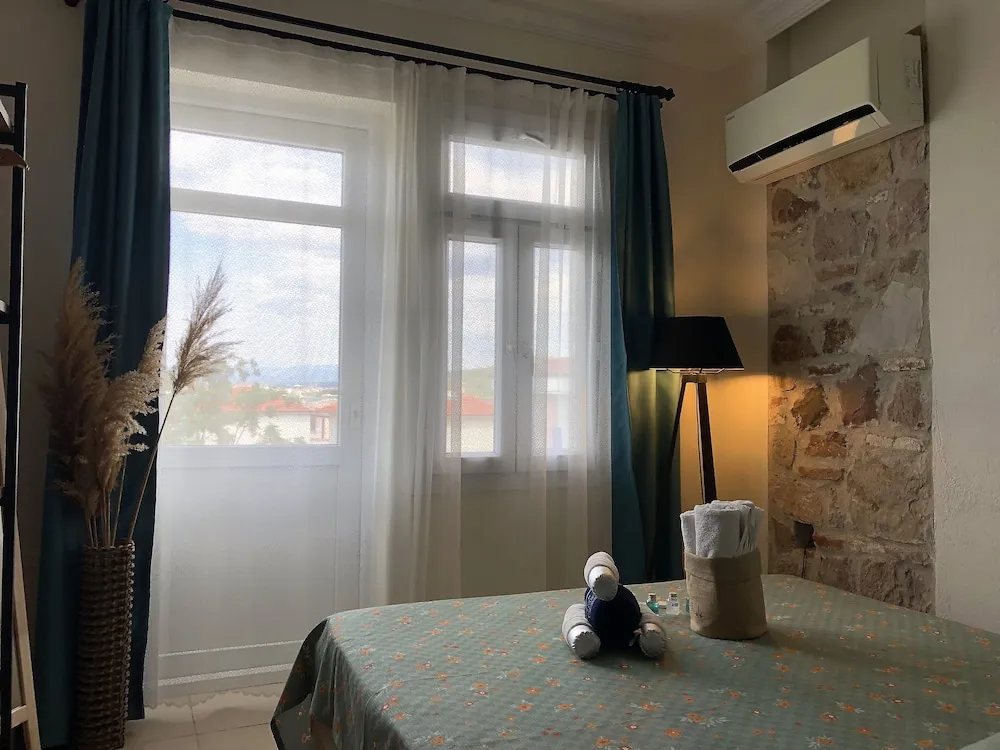 Tek Büyük Yataklı Oda, Kısmi Deniz Manzaralı