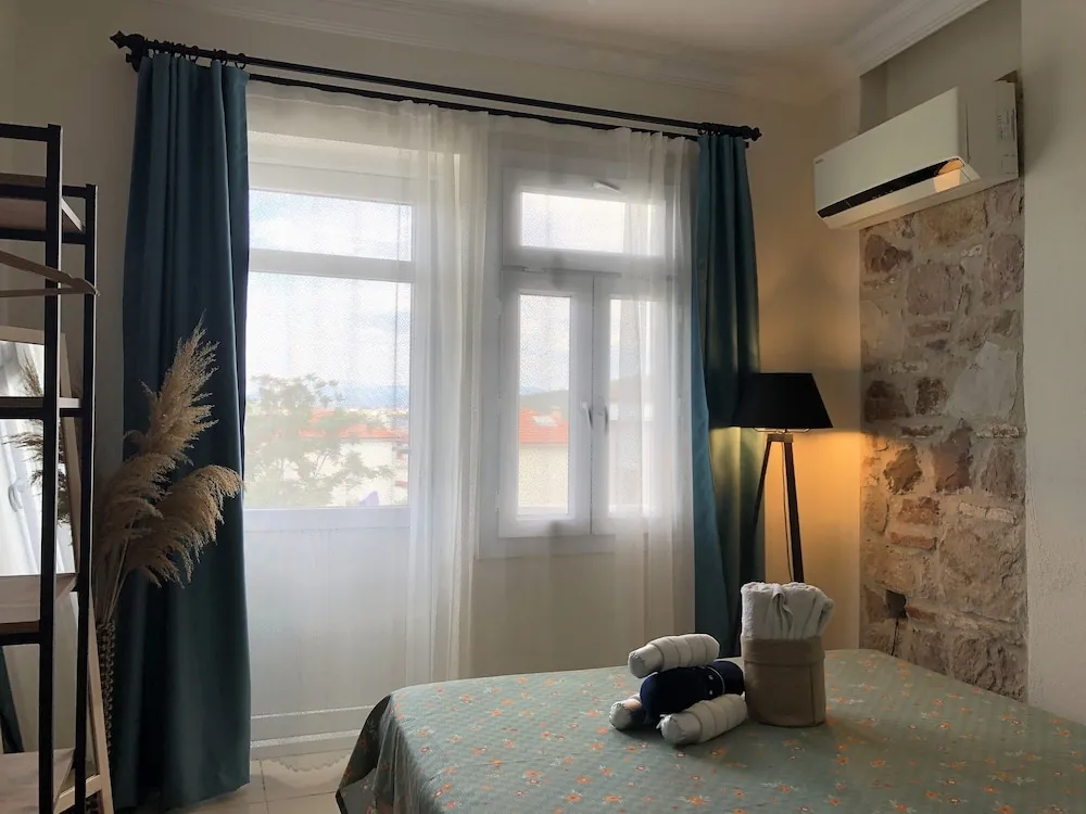 Tek Büyük Yataklı Oda, Kısmi Deniz Manzaralı