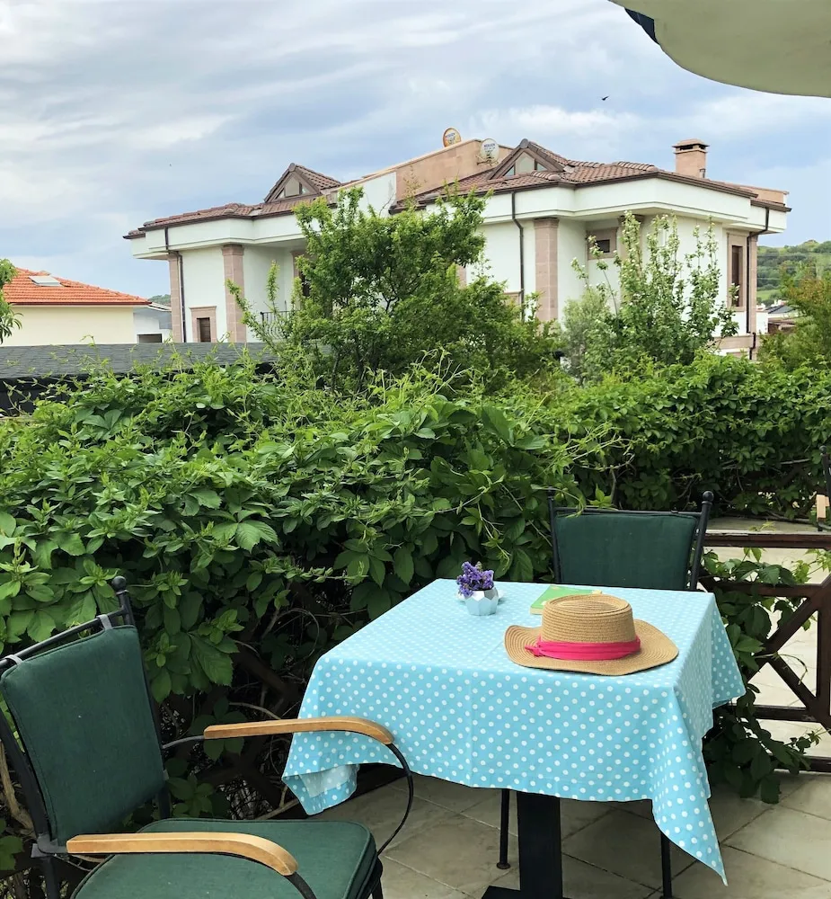 Tek Büyük Yataklı Oda, Bahçe Manzaralı