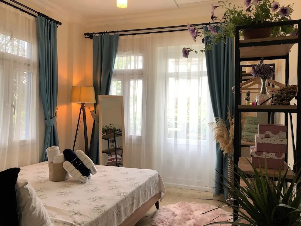 Tek Büyük Yataklı Oda, Bahçe Manzaralı