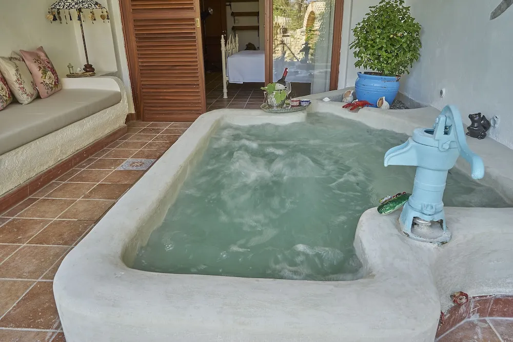 Garden Suite with Jacuzzi(Jacuzzi sadece yaz kullanımı için)
