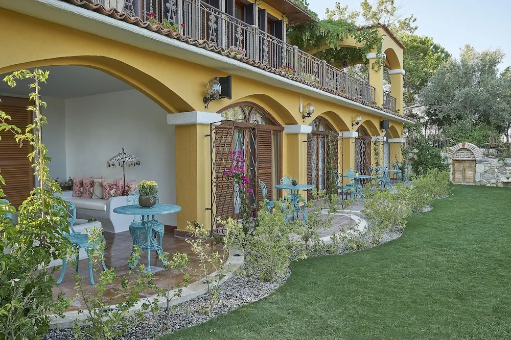 Garden Suite with Jacuzzi(Jacuzzi sadece yaz kullanımı için)