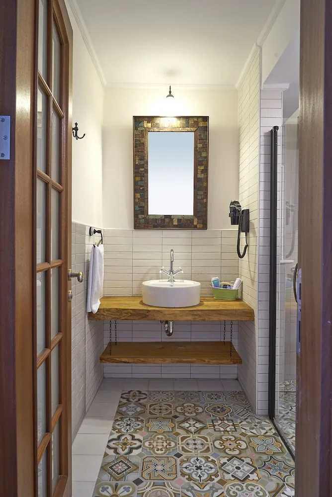 Deluxe Tek Büyük Yataklı Oda, Bahçe Manzaralı