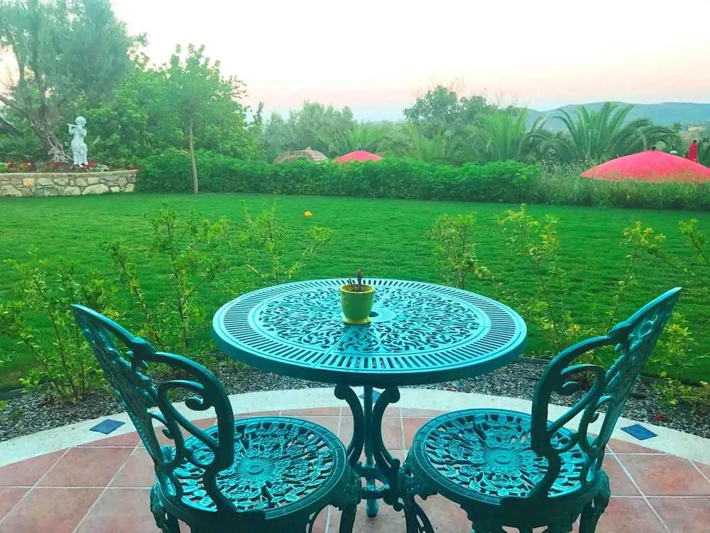 Deluxe Tek Büyük Yataklı Oda, Bahçe Manzaralı