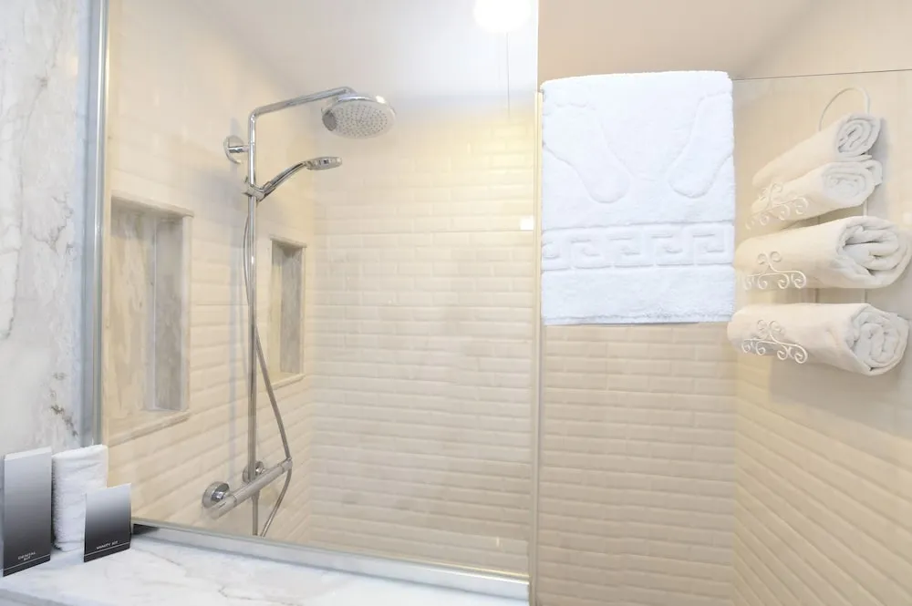 Secret Garden with Jetted Tub