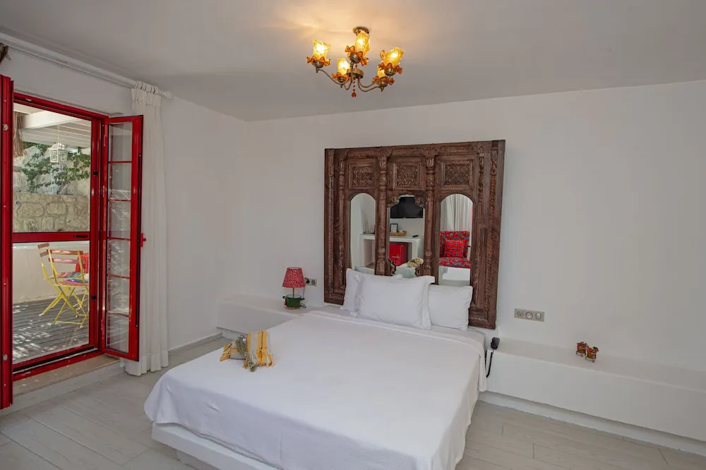 Secret Garden with Jetted Tub