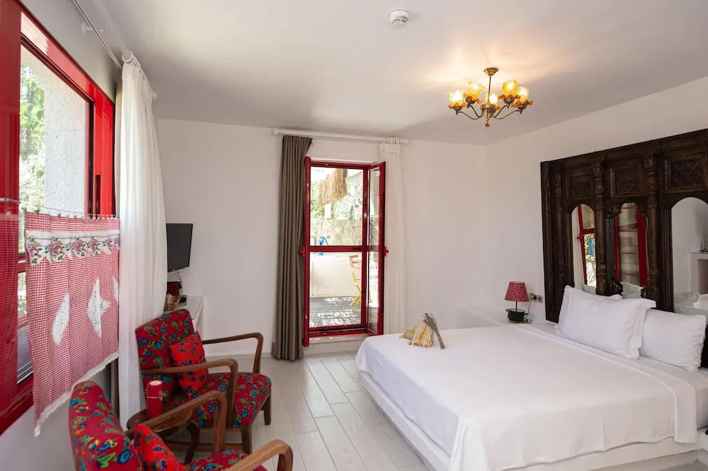 Secret Garden with Jetted Tub