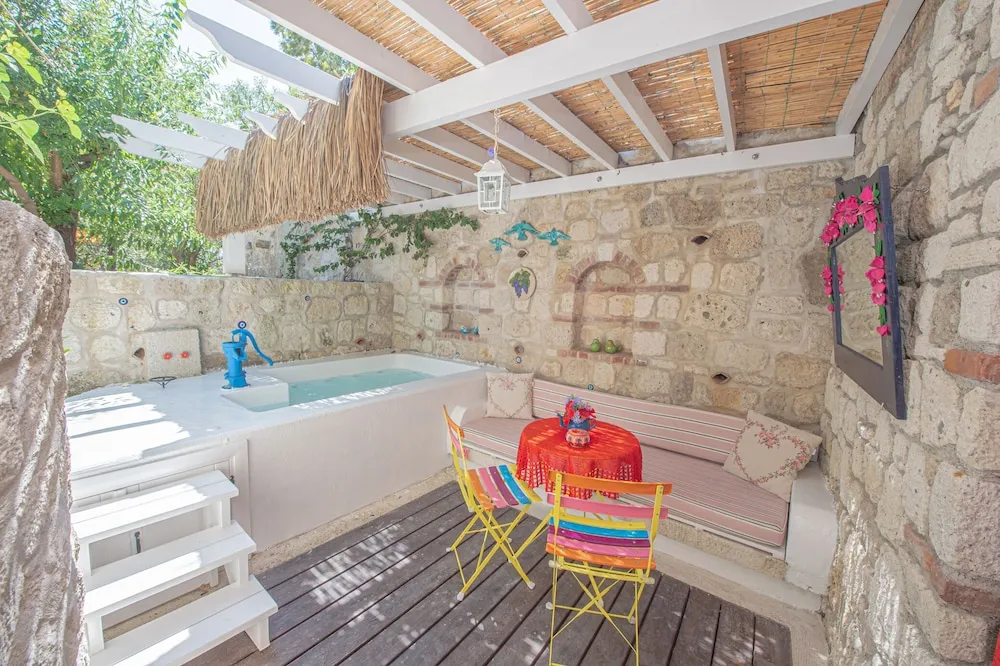 Secret Garden with Jetted Tub