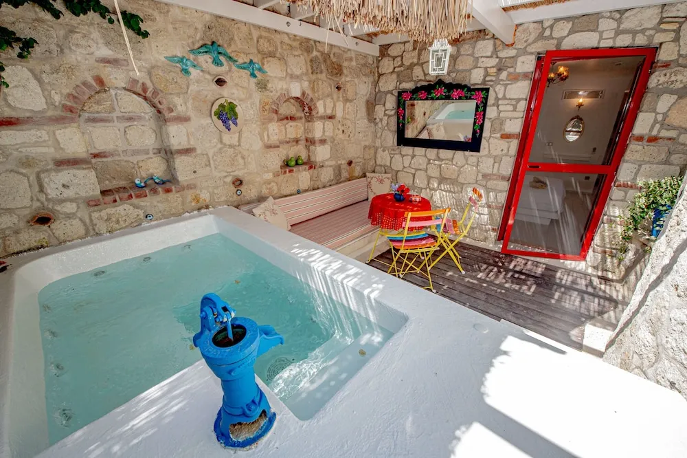 Secret Garden with Jetted Tub