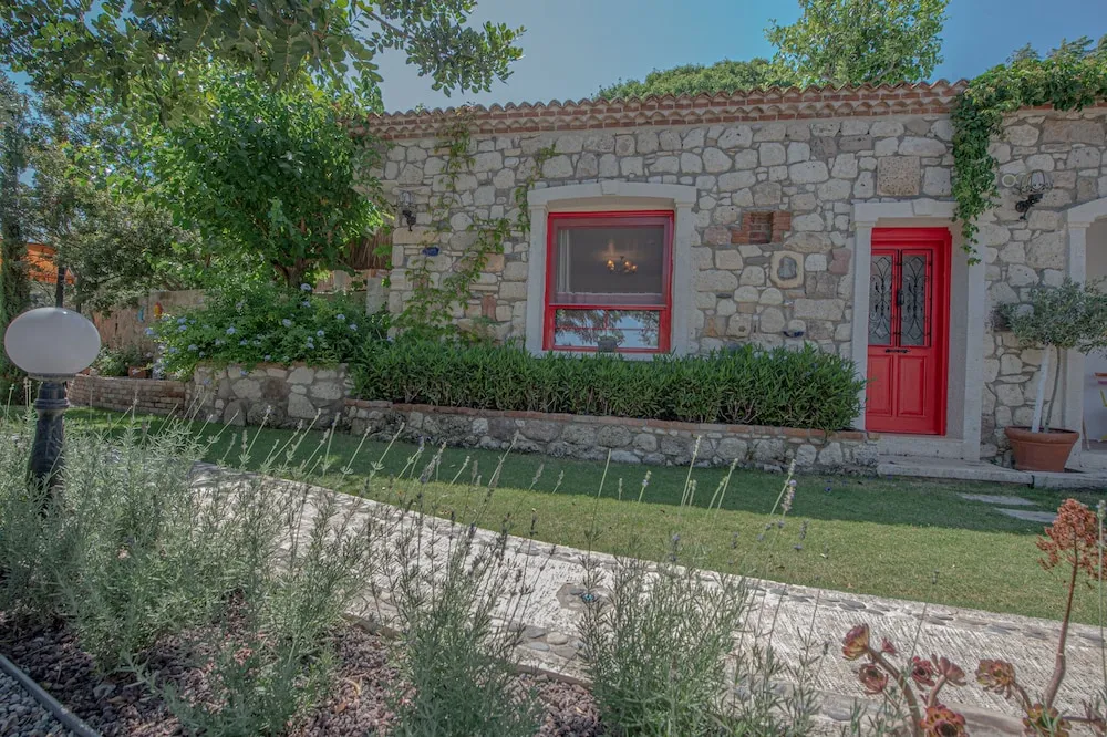 Secret Garden with Jetted Tub