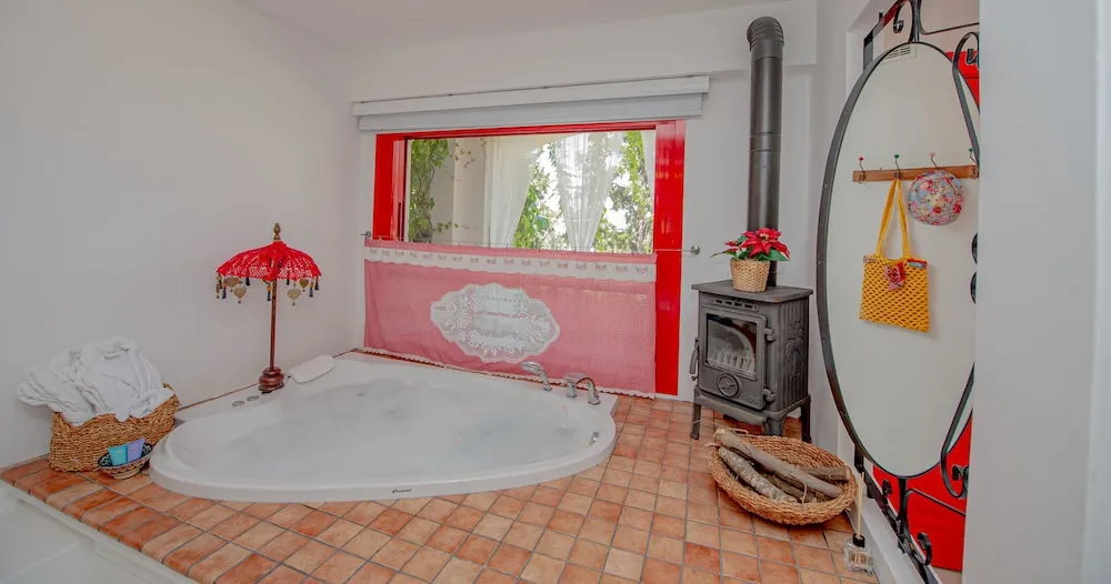 Secret Garden with Jetted Tub