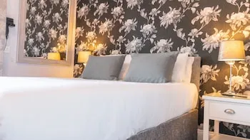West End Hotel
