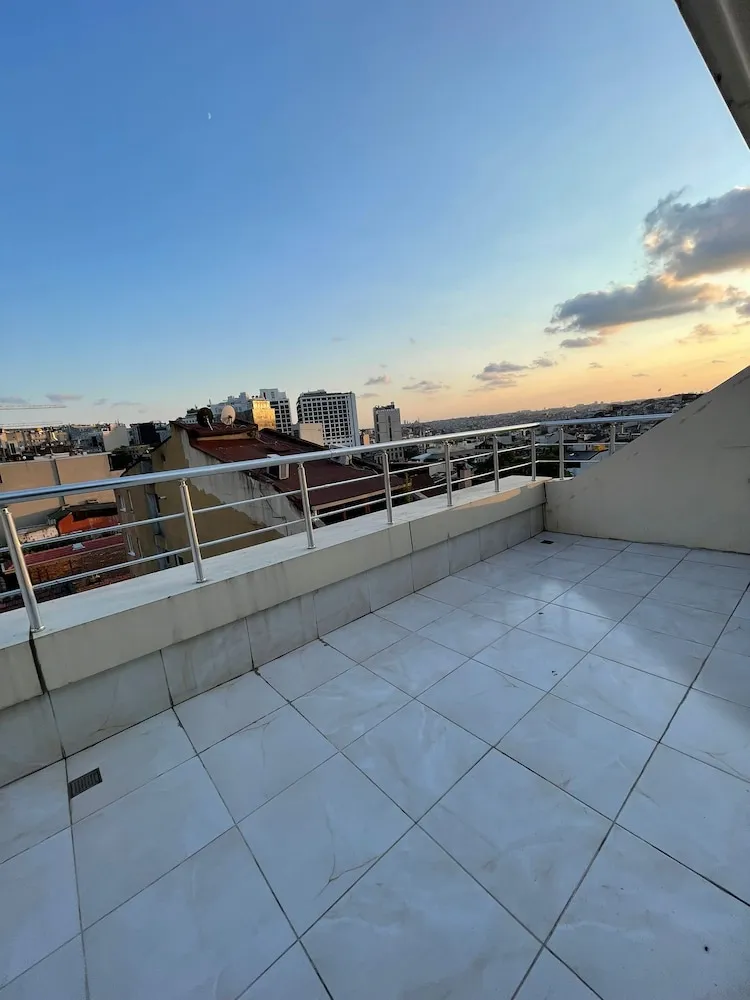 Penthouse with Balcony and Kitchenette