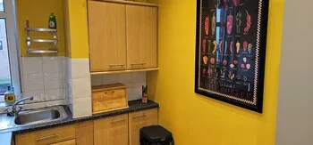 Snug - Macushla Apartment