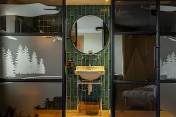 Riva Boutique Hotel & Restaurant
