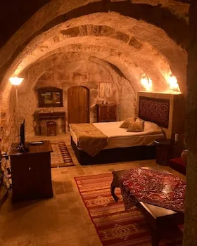 Monte Cappa Cave House