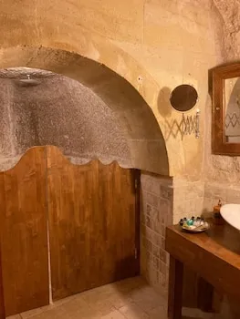 Monte Cappa Cave House
