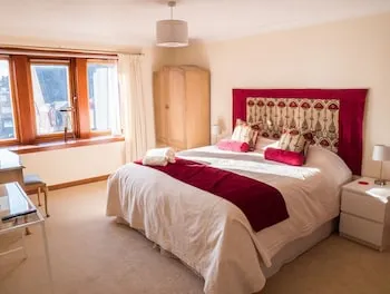The Flat in the Square