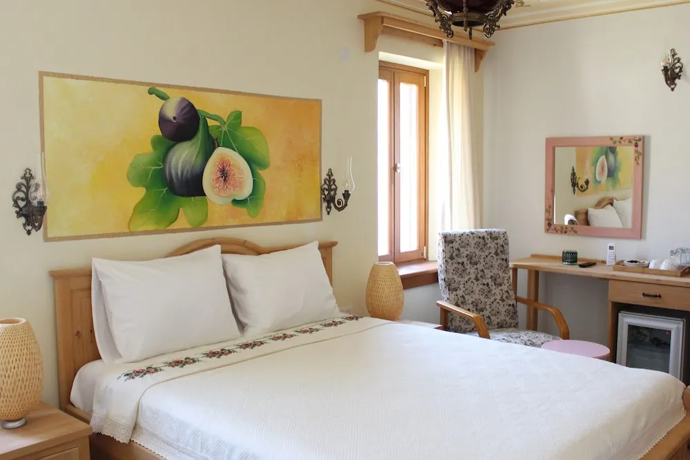 Deluxe Üç Kişilik Oda, Bahçe Manzaralı