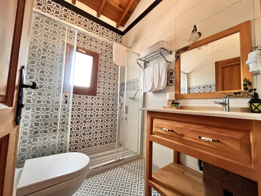 Deluxe Üç Kişilik Oda, Avlu Manzaralı