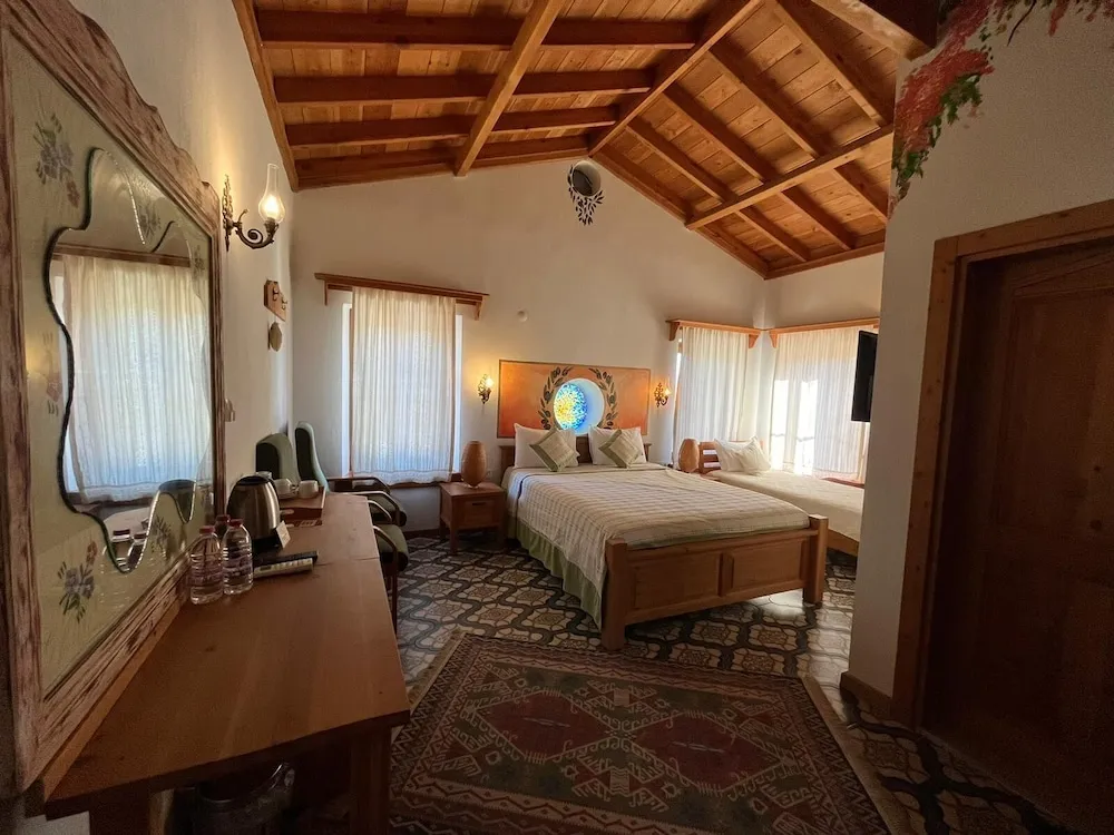 Deluxe Üç Kişilik Oda, Avlu Manzaralı