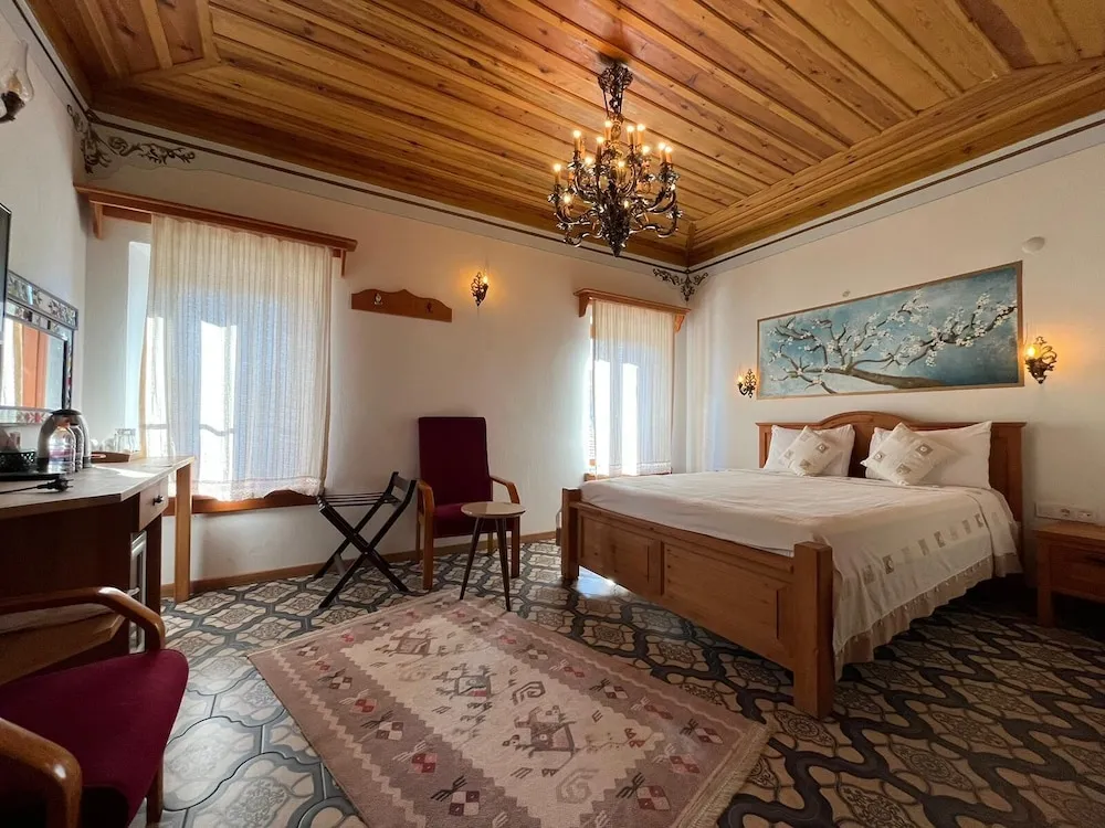 Deluxe Tek Büyük Yataklı Oda, Avlu Manzaralı