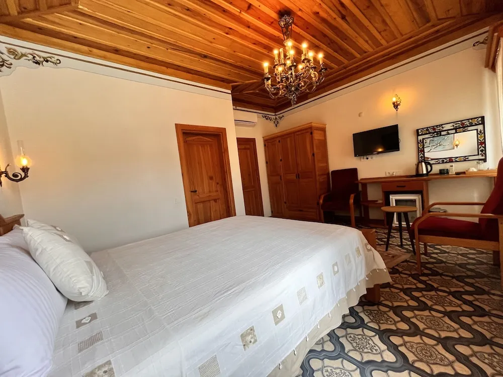 Deluxe Tek Büyük Yataklı Oda, Avlu Manzaralı