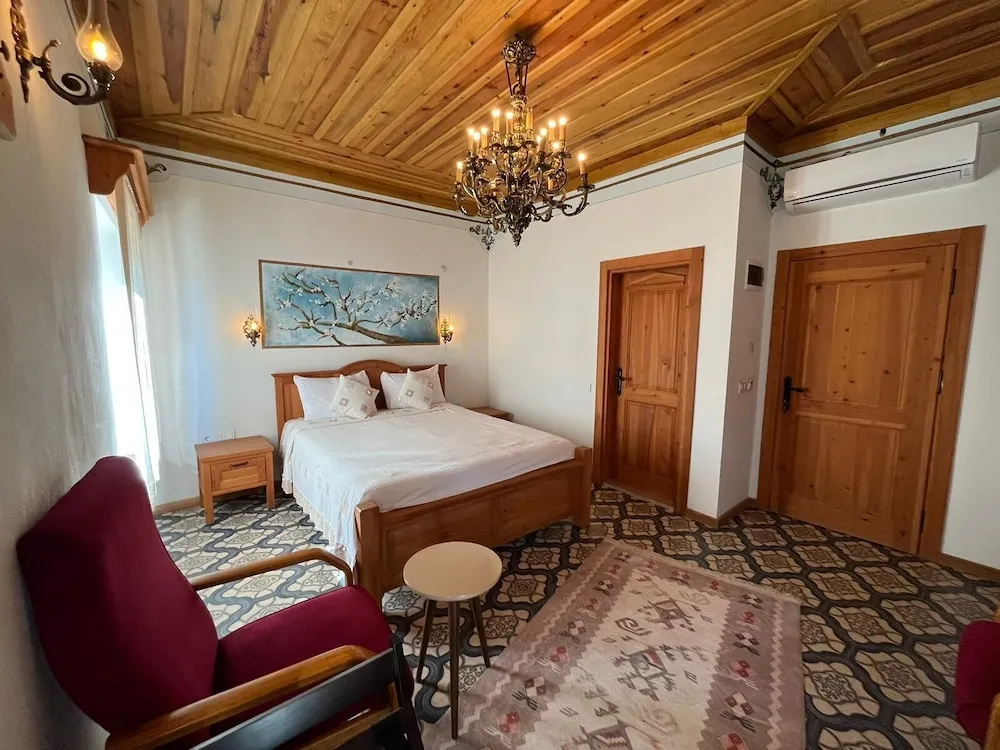 Deluxe Tek Büyük Yataklı Oda, Avlu Manzaralı
