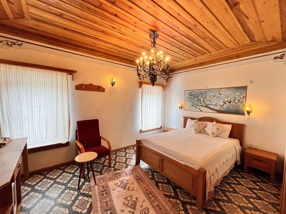 Deluxe Tek Büyük Yataklı Oda, Avlu Manzaralı