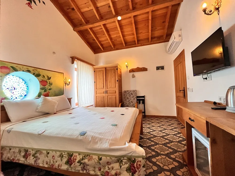 Deluxe Tek Büyük Yataklı Oda, Bahçe Manzaralı