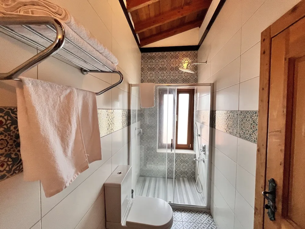 Deluxe Tek Büyük Yataklı Oda, Bahçe Manzaralı