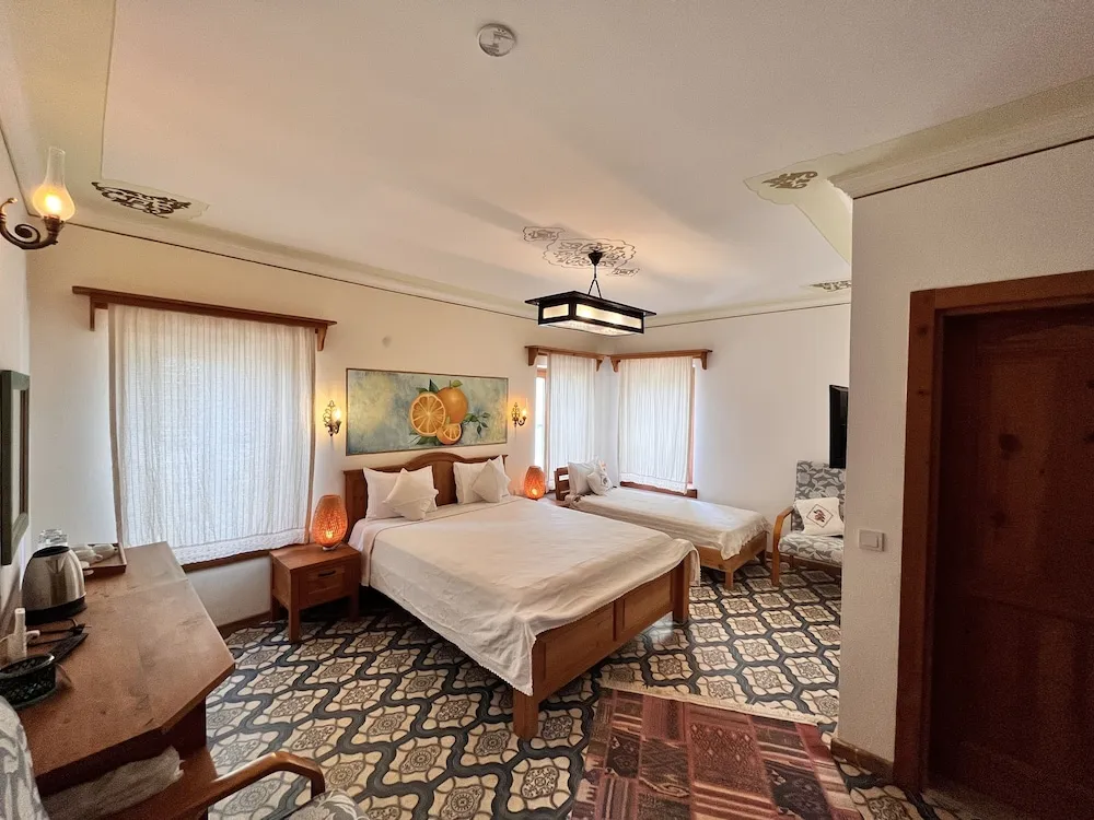 Deluxe Üç Kişilik Oda, Şehir Manzaralı