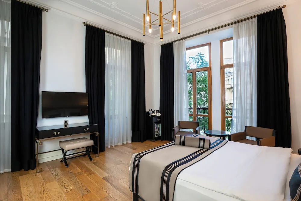 Deluxe Taksim Square French