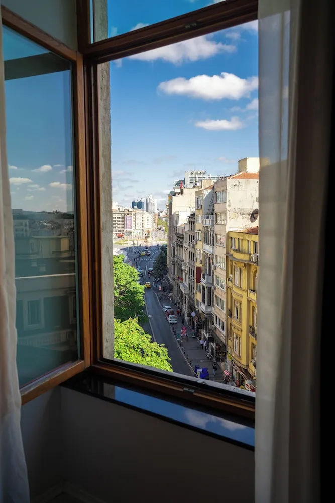 Deluxe Taksim Square French
