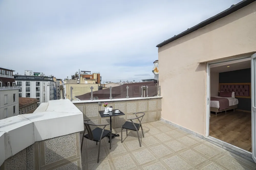 Dört Kişilik Oda, Balkon