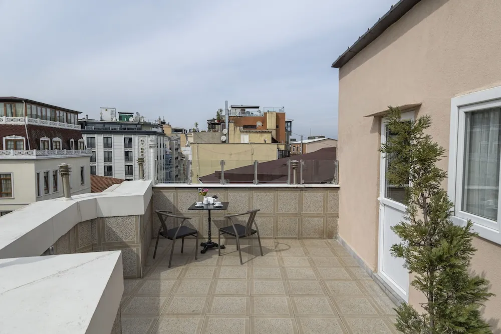 Dört Kişilik Oda, Balkon